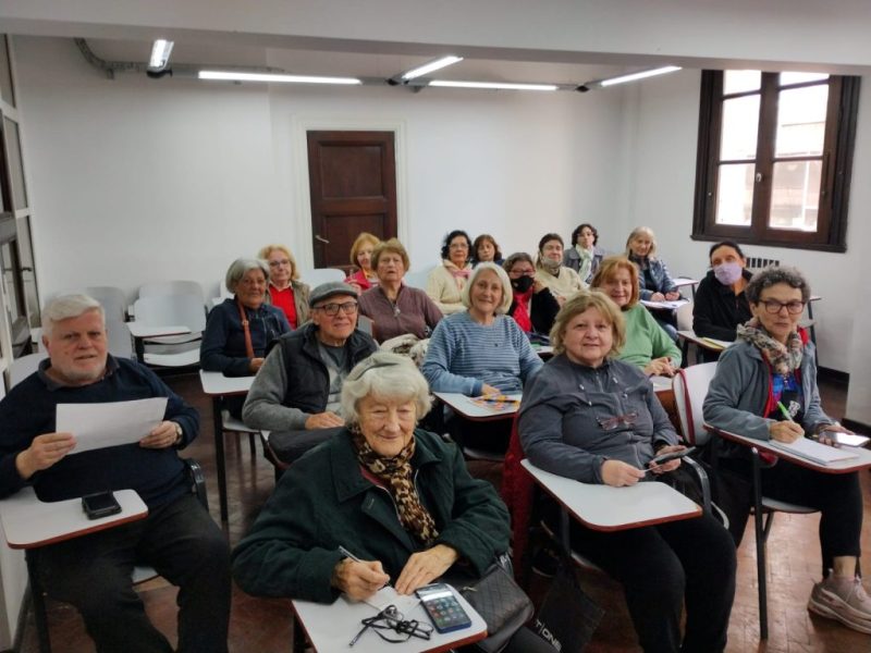 Aprender para seguir viviendo frente a un mundo que envejece: el rol de la Universidad de Personas Mayores