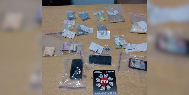 Detuvieron a un hombre que viajaba con su hija y cientos de pastillas de éxtasis en una camioneta