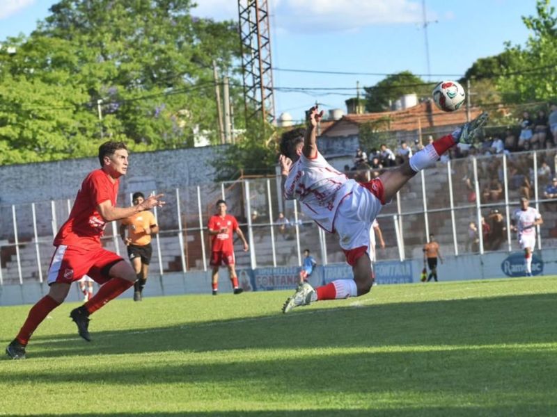 Atlético Paraná debutó con el pie izquierdo en el Regional Amateur