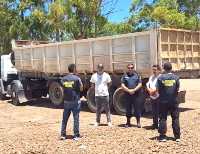 En Villaguay, la policía encontró el camión involucrado en el accidente de la ruta 18
