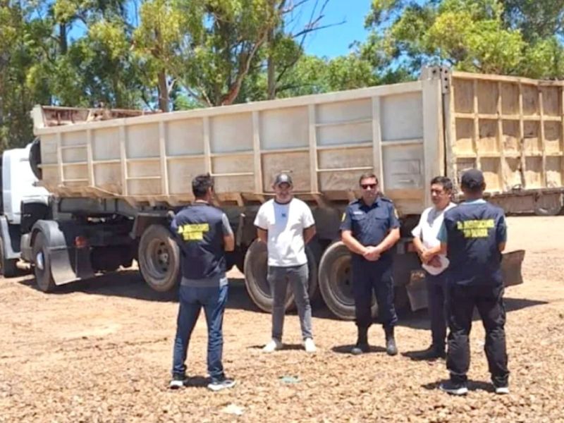 En Villaguay, la policía encontró el camión involucrado en el accidente de la ruta 18