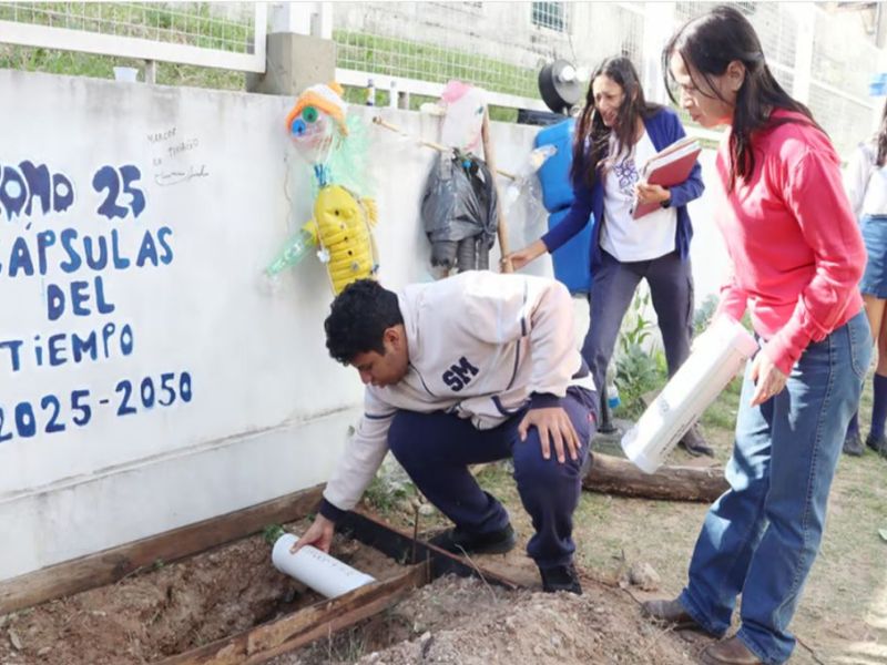 El aniversario de una escuela quedó guardado en una cápsula del tiempo