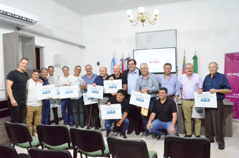 Emotivo reconocimiento al equipo reconquistense de fútbol que hace 50 años obtuvo el título nacional en los Juegos Evita