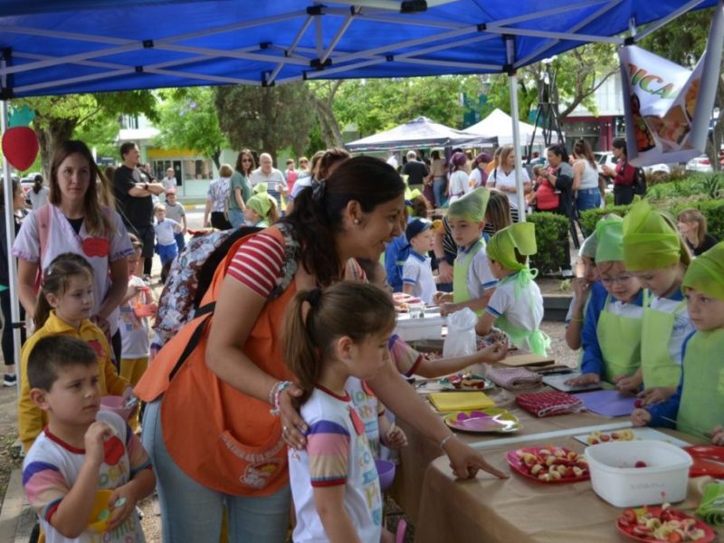 La Escuela San José celebró la 26ª edición de la Fiesta de la Fruta en Crespo