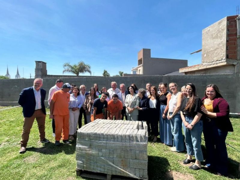 Entre Ríos, primera provincia en construir aulas con ladrillos PET
