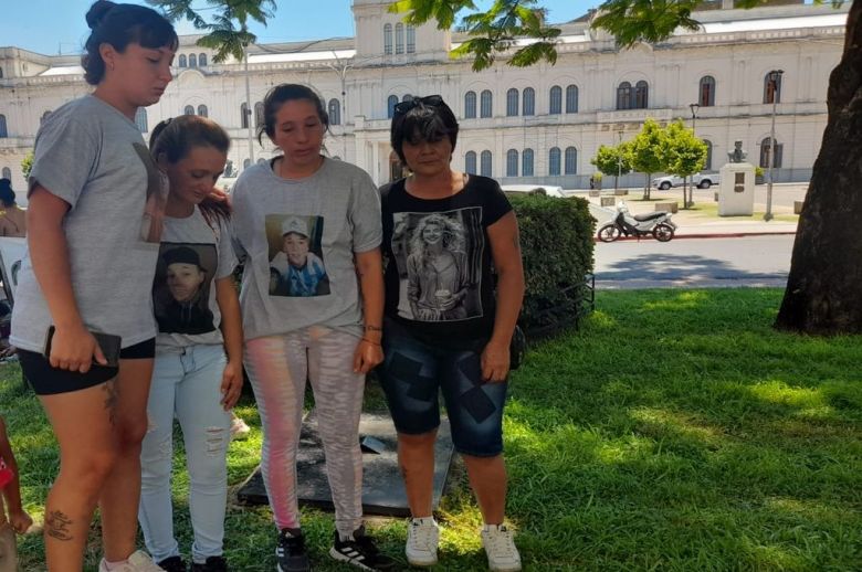 Piden justicia por un crimen de un muchacho en barrio Capibá