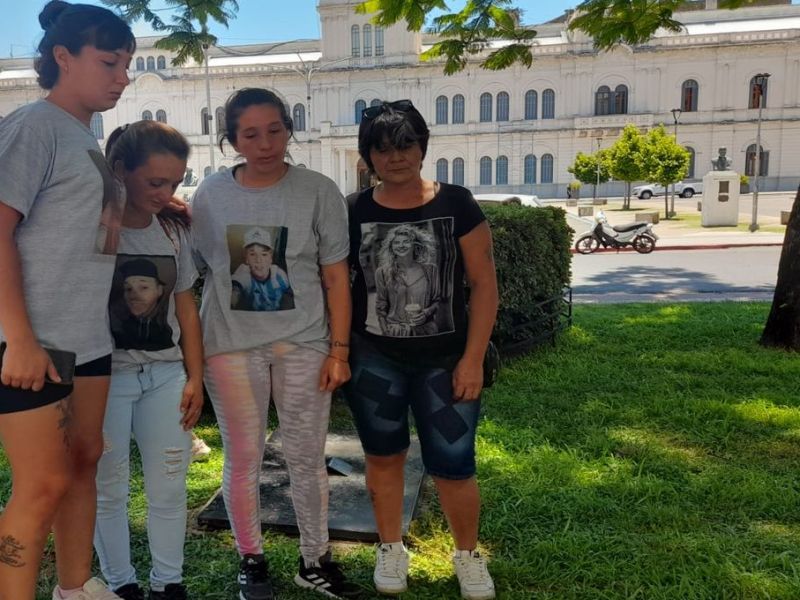 Piden justicia por un crimen de un muchacho en barrio Capibá
