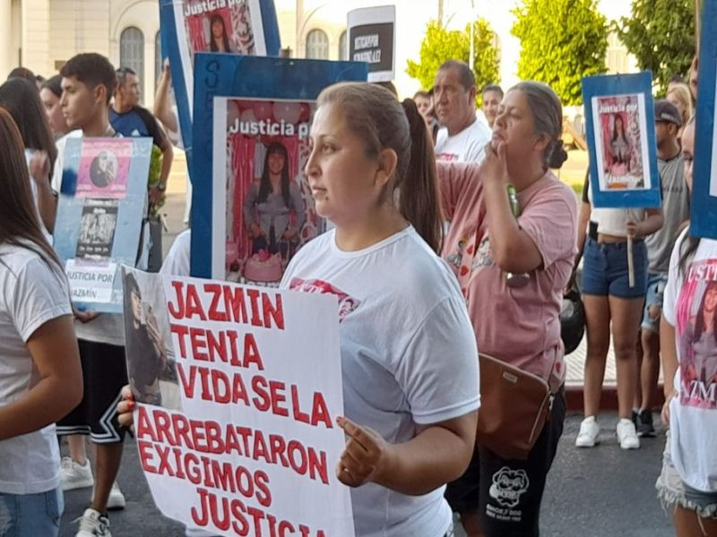 Familiares de Jazmín González reclamaron justicia en Tribunales