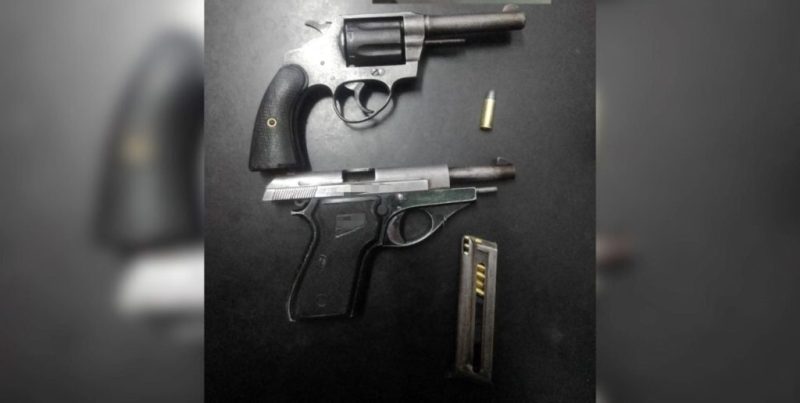 Detuvieron a una pareja en moto con dos armas de fuego