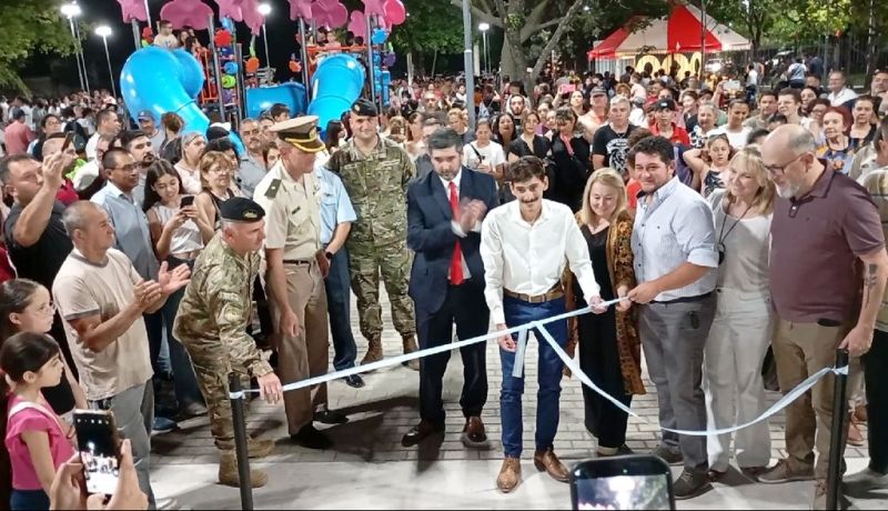 Se inauguró una moderna plaza en el aniversario de Villaguay