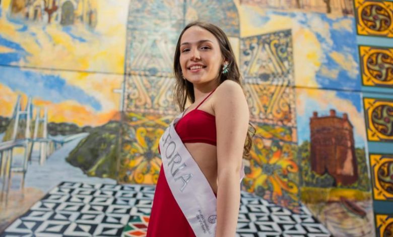 La victoriense elegida reina de los estudiantes se reunió con la intendenta