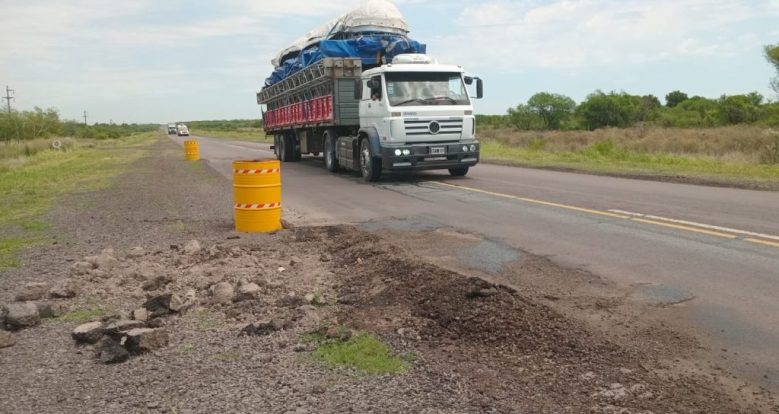 Vialidad Nacional repara la Ruta Nacional 11, que presenta sectores que vuelven a romperse invariablemente