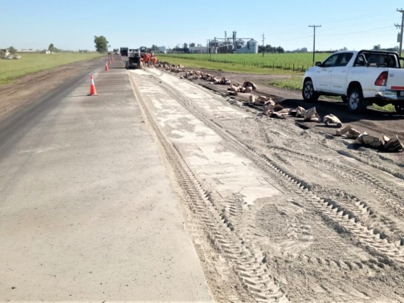 Vialidad Nacional avanza con las reparaciones de la calzada de la Ruta 11, desde Gobernador Crespo hacia La Criolla