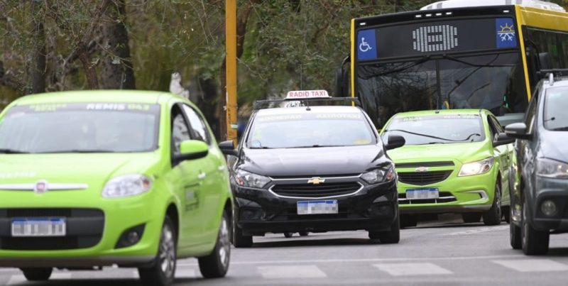 Santa Fe: flexibilizan los requisitos para trabajar como chofer de taxi o remís
