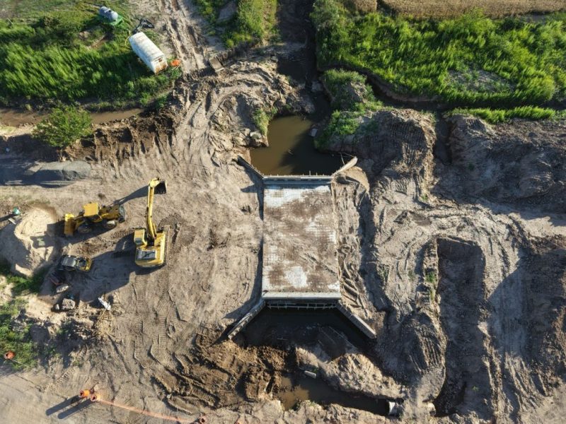 Continúa el reacondicionamiento del canal Irigoyen, una obra clave para la producción del centro santafesino