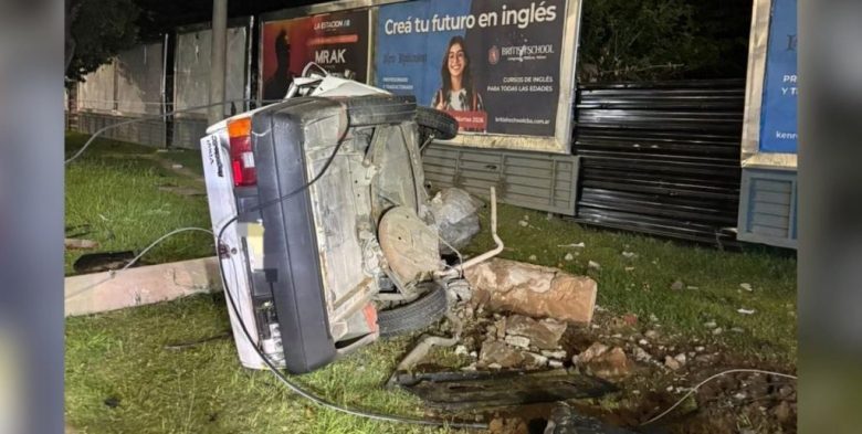 Murió un joven en Córdoba tras volcar con su auto