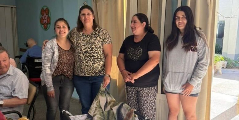 En Felicia, una visita solidaria brindó acompañamiento a los adultos mayores