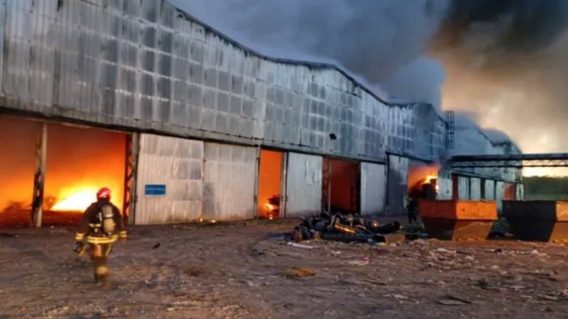 Rosario: incendio afectó la planta de compostaje de Bella Vista