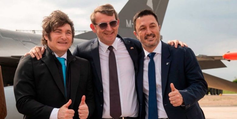 Luis Petri replicó las críticas por los F-16: «Ahora todos son sommeliers de aviones caza»
