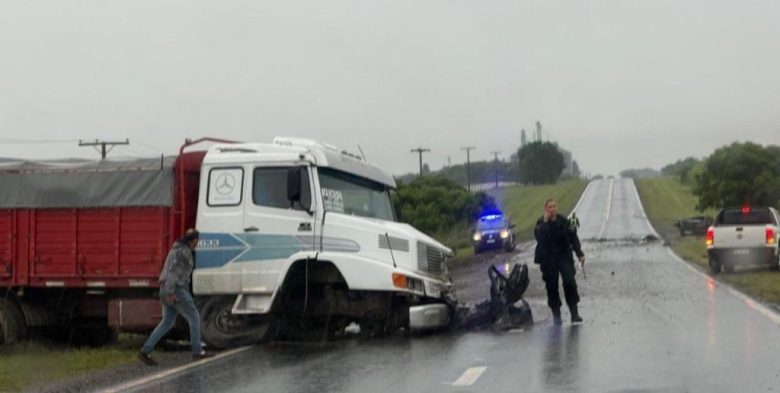 Choque fatal en Ruta Provincial 4, a la altura de María Luisa: colisionaron un camión y un automóvil