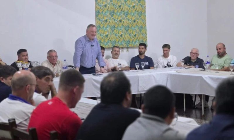 En Arrufó, con una “creciente expectativa” se sortearon las zonas de la 3° Copa de Fútbol Departamento San Cristóbal