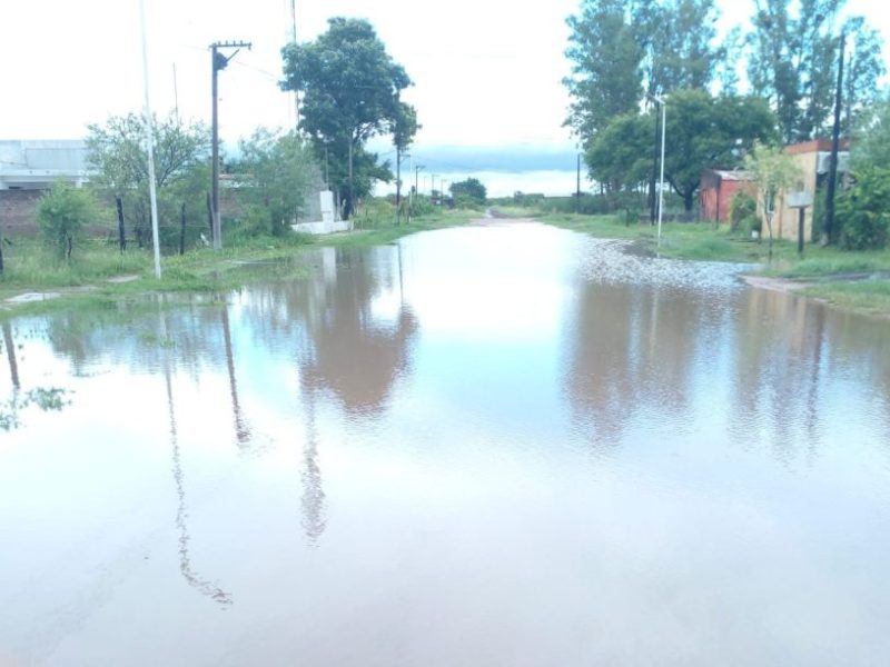 Anegamientos de calles y viviendas: pueblos del norte santafesino sufren las consecuencias de lluvias abundantes