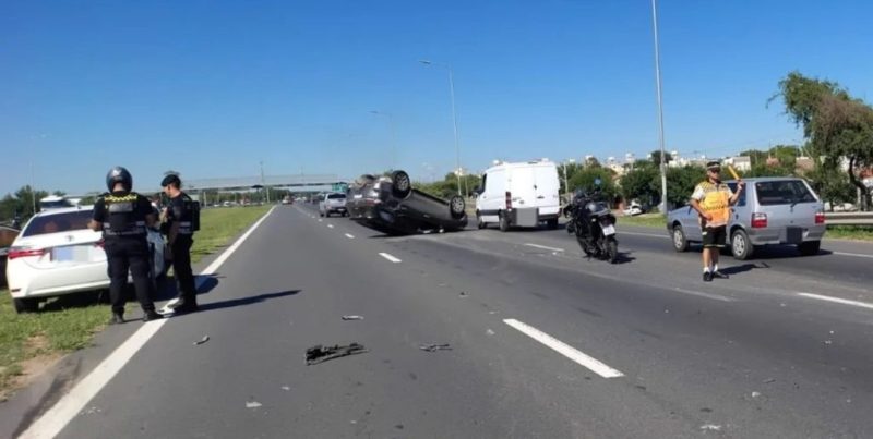 Triple choque y vuelco en la Avenida Circunvalación de Córdoba