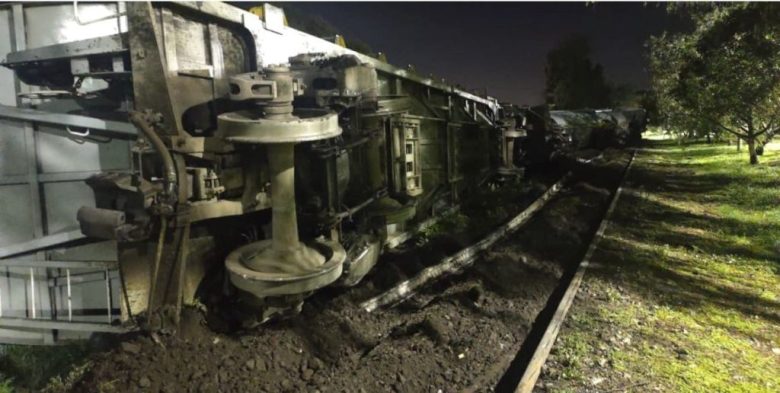 Tren de Belgrano Cargas descarriló en Santa Fe: hay vagones volcados y cortes de calles