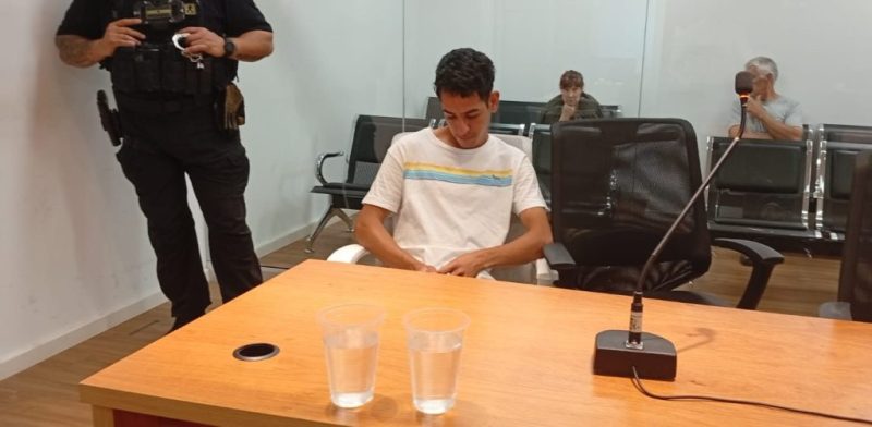 Ebrio, chocó y lesionó de gravedad a una persona: esperará el juicio en su casa, a pesar de haberse fugado