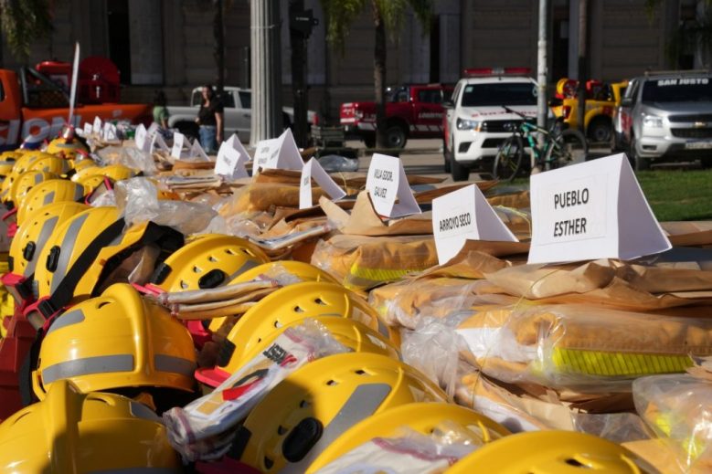 Pullaro: “Es un orgullo tener a los bomberos voluntarios más preparados de la República Argentina”