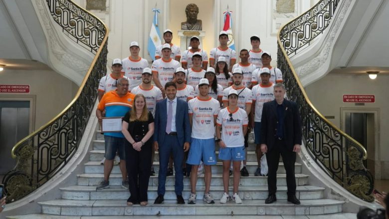 Pullaro presentó a los nadadores de la Santa Fe – Coronda: “El deporte nos distingue como provincia”