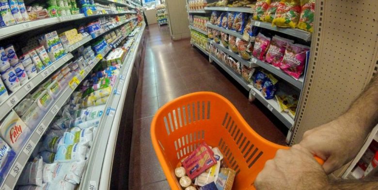 La confianza del consumidor repuntó 2,24% este mes, impulsada por segmentos medios y bajos