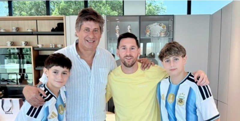 Messi en Santa Fe: el intendente de Funes, Roly Santacroce, logró la foto tan buscada