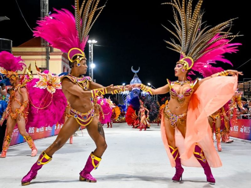 Más de 19 mil personas disfrutaron de la cuarta noche del Carnaval del País