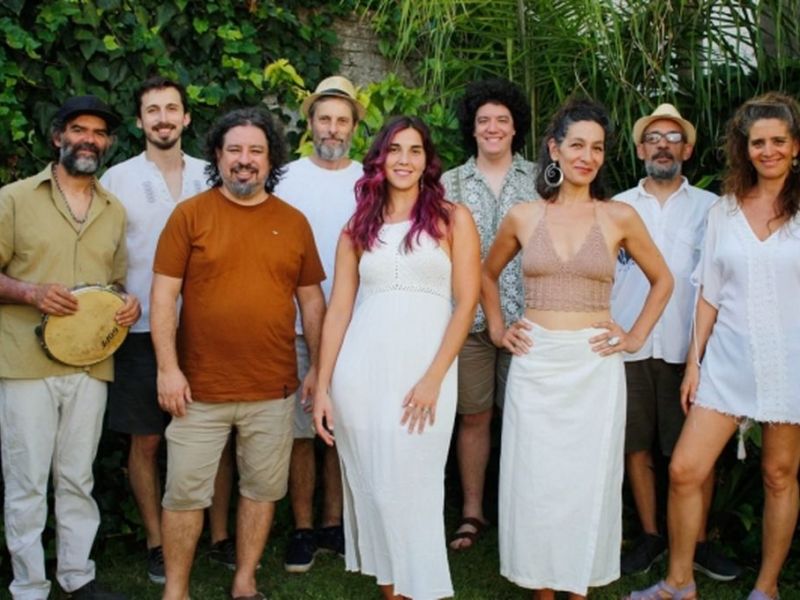Una noche de samba con los pies en la arena de Paraná