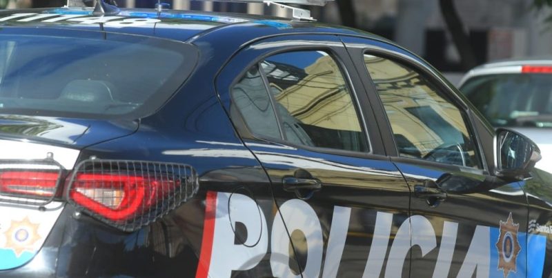 Asalto a una policía en la Autopista Rosario-Santa Fe: le sustrajeron la moto y el arma reglamentaria