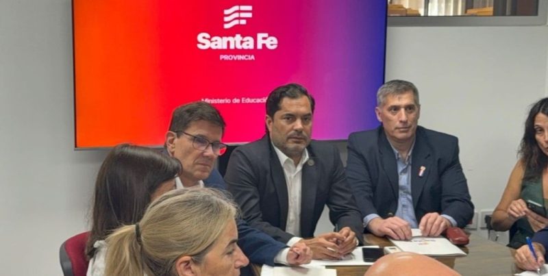 Oferta salarial a docentes de en Santa Fe: el Gobierno propone 12,5% semestral, 0.000 por capacitación y plus a directivos