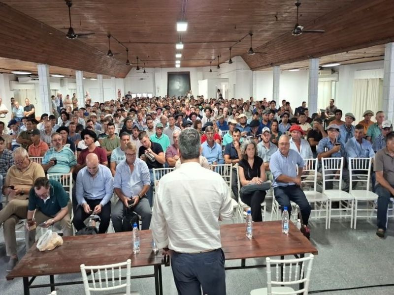 Capacitación de vacunadores y agentes sanitarios ganaderos