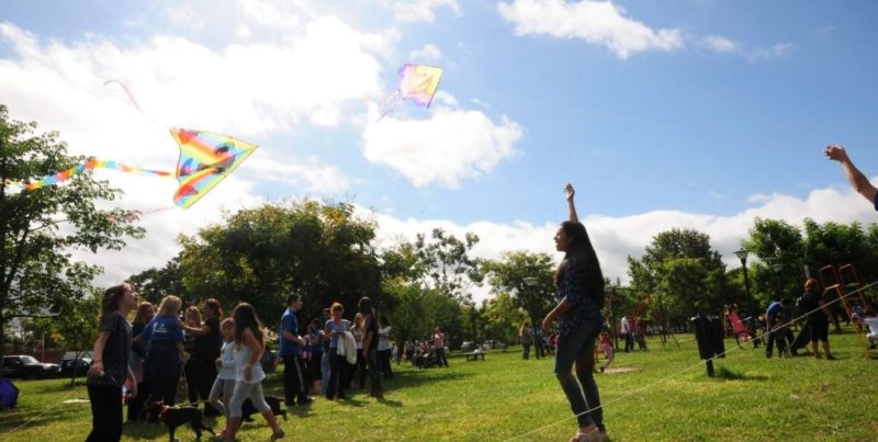 Barrileteada solidaria en el Parque Federal de Santa Fe en apoyo a las infancias oncológicas