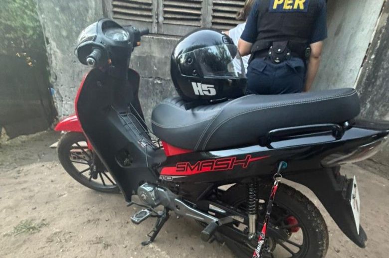 Adolescente robó dólares en una casa y fue a comprarse una moto