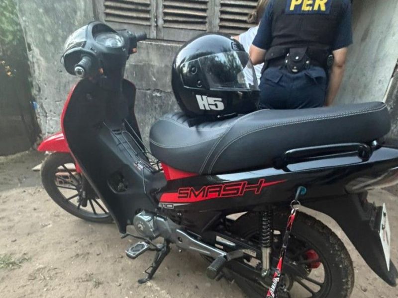 Adolescente robó dólares en una casa y fue a comprarse una moto