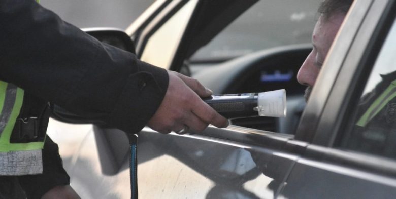 Control de tránsito: conductor ebrio registró una medida que superó la capacidad del alcoholímetro