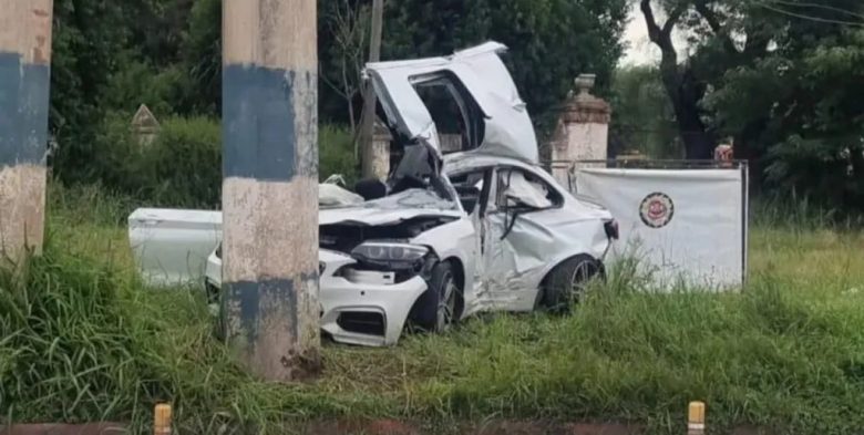 Córdoba: fatal siniestro vial dejó dos jóvenes muertos tras chocar un auto contra un poste