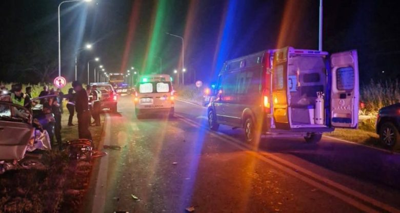 Un muerto y heridos de consideración en un choque frontal entre un colectivo y un auto al norte de Vera