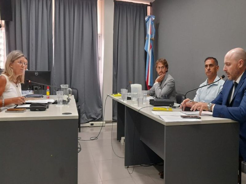 Chats entre acusados de percibir adicionales indebidos en la Policía complicarían a superiores