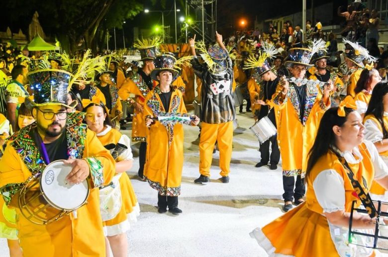 Arrancaron los Carnavales de Paraná a puro color y música