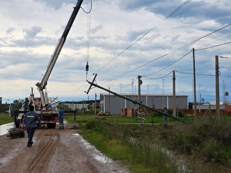 Continúan los trabajos para restablecer el servicio eléctrico en el norte