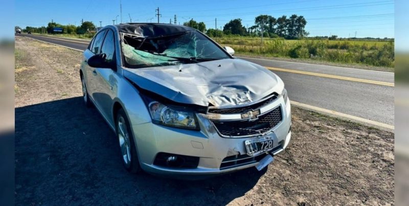 Trágico siniestro vial en Ruta 11 a la altura de Villa Ocampo: un auto chocó una bicicleta y murió un joven de 20 años