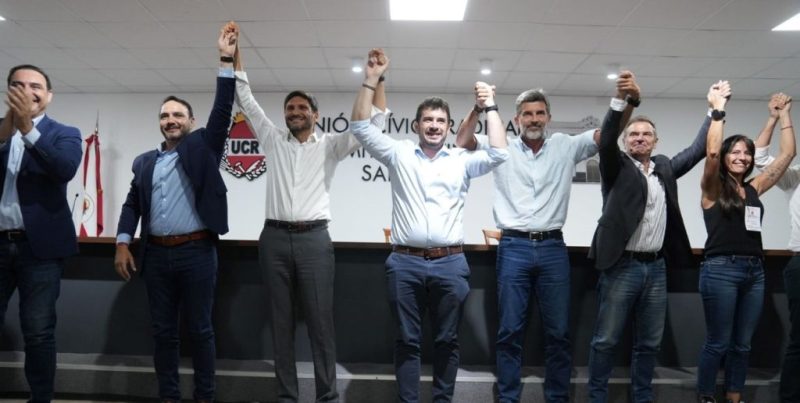 Pullaro lideró en Santa Fe un encuentro de la UCR nacional con 300 intendentes para un fuerte pronunciamiento político