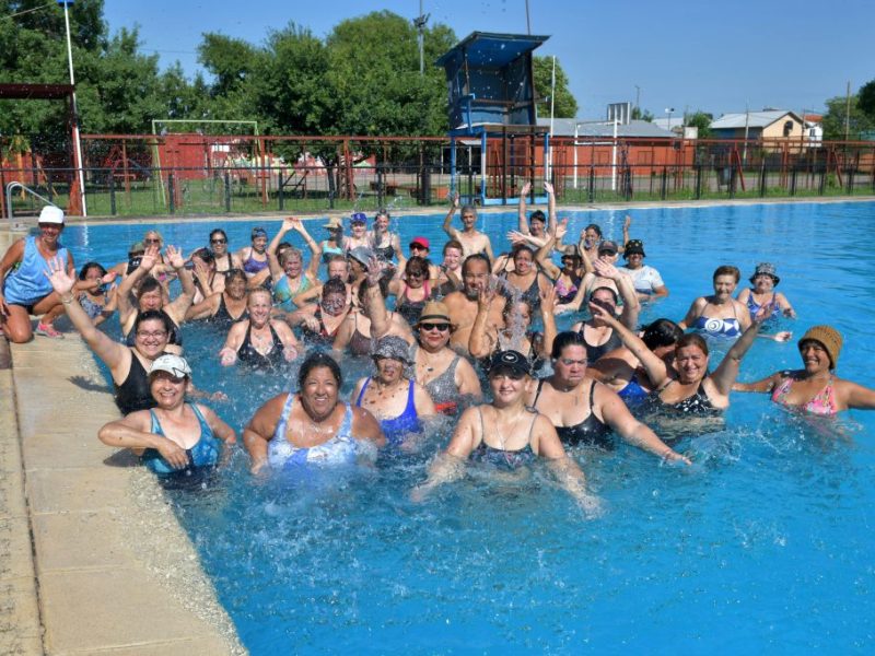 Más de 130 mil personas ya disfrutaron de las piletas recreativas en los polidepotivos rosarinos